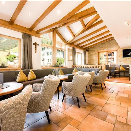 Wohlfuehlhotel Berg Heil Holzgau Exterior foto
