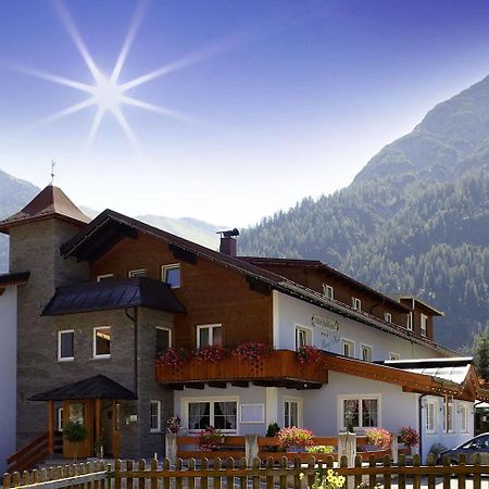 Wohlfuehlhotel Berg Heil Holzgau Exterior foto