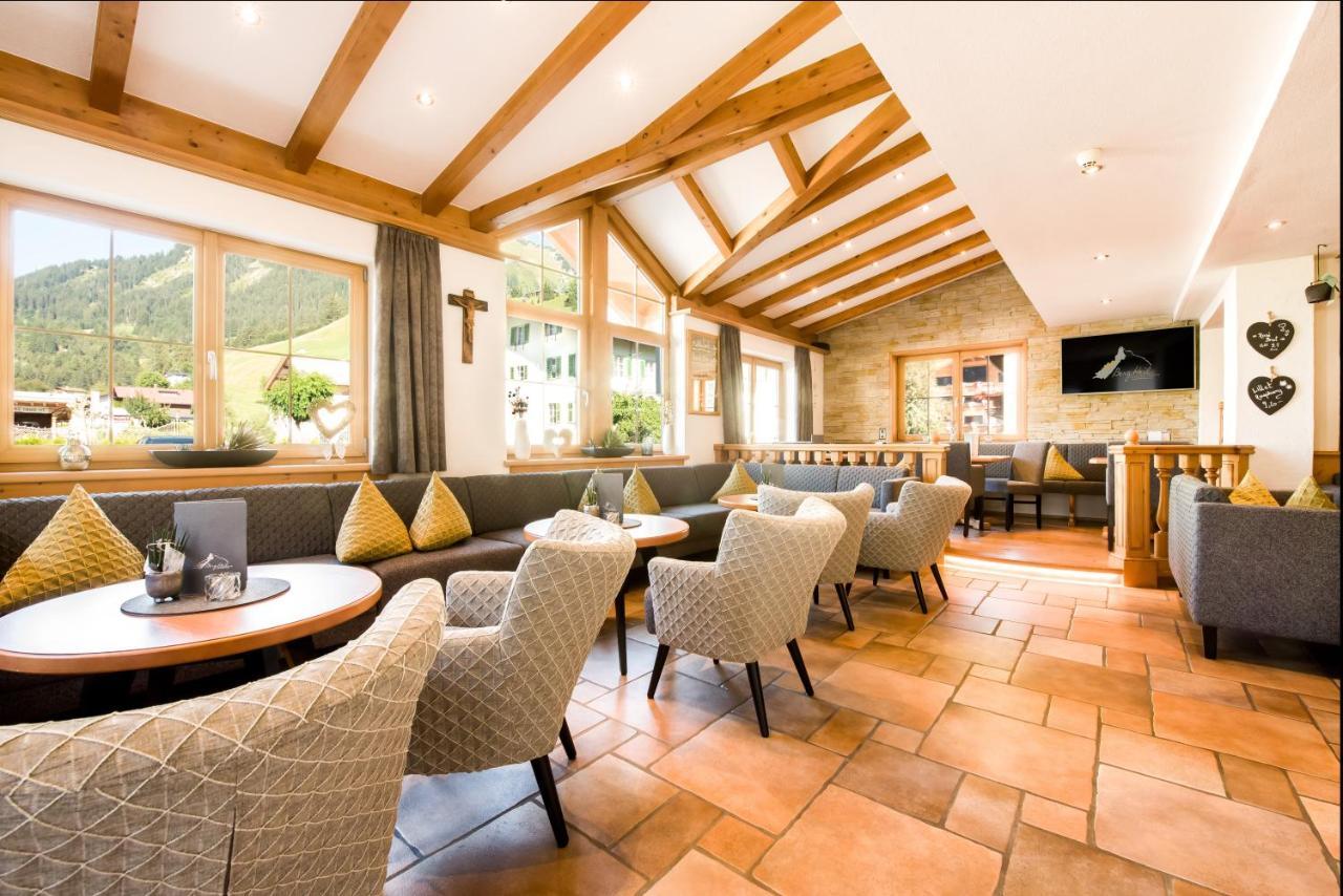 Wohlfuehlhotel Berg Heil Holzgau Exterior foto