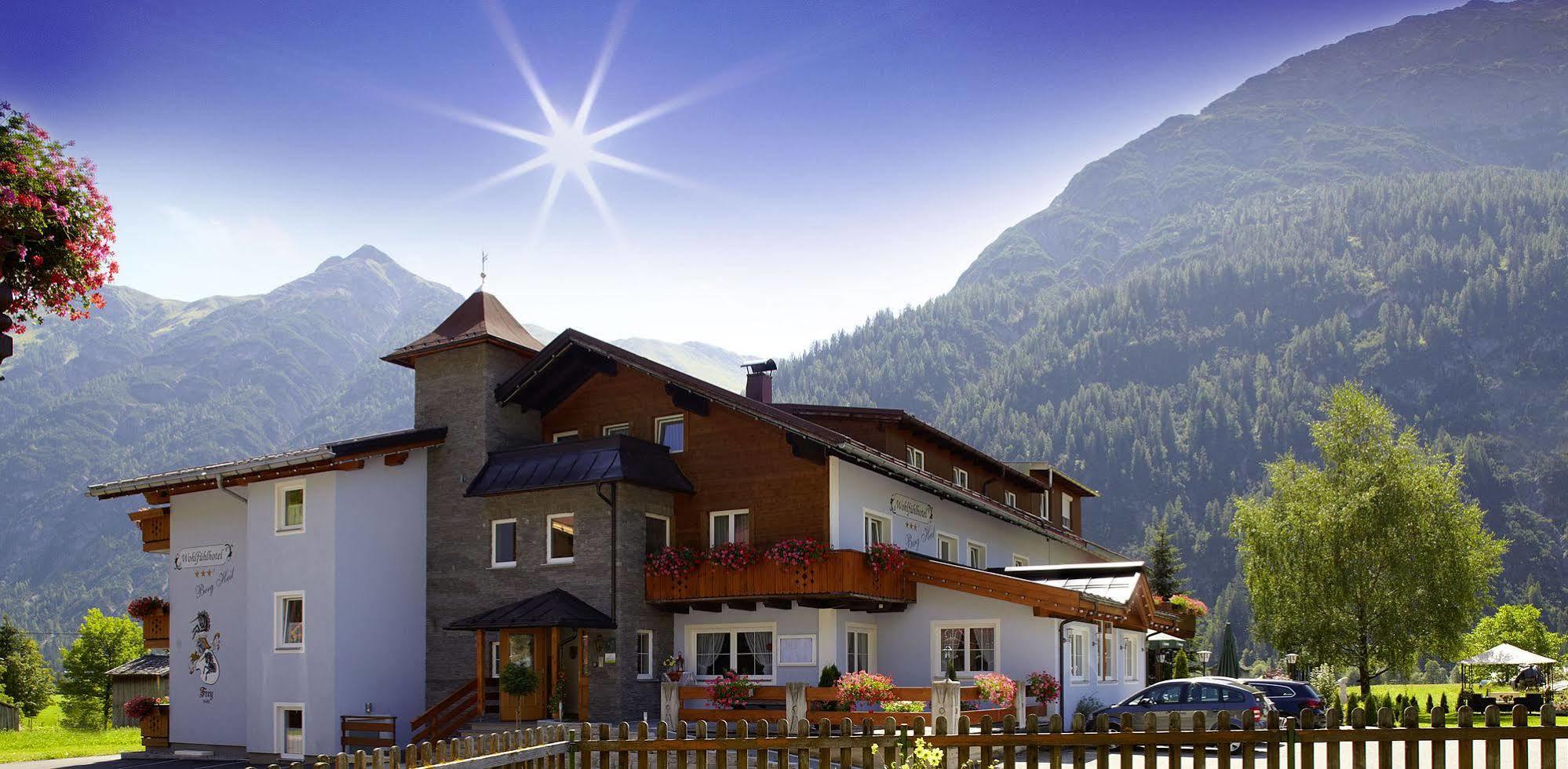 Wohlfuehlhotel Berg Heil Holzgau Exterior foto