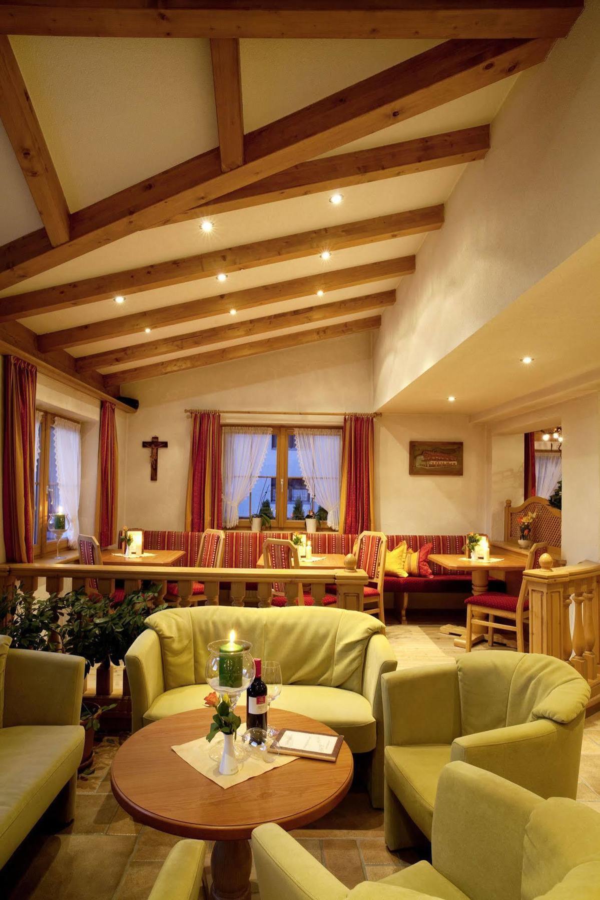 Wohlfuehlhotel Berg Heil Holzgau Exterior foto